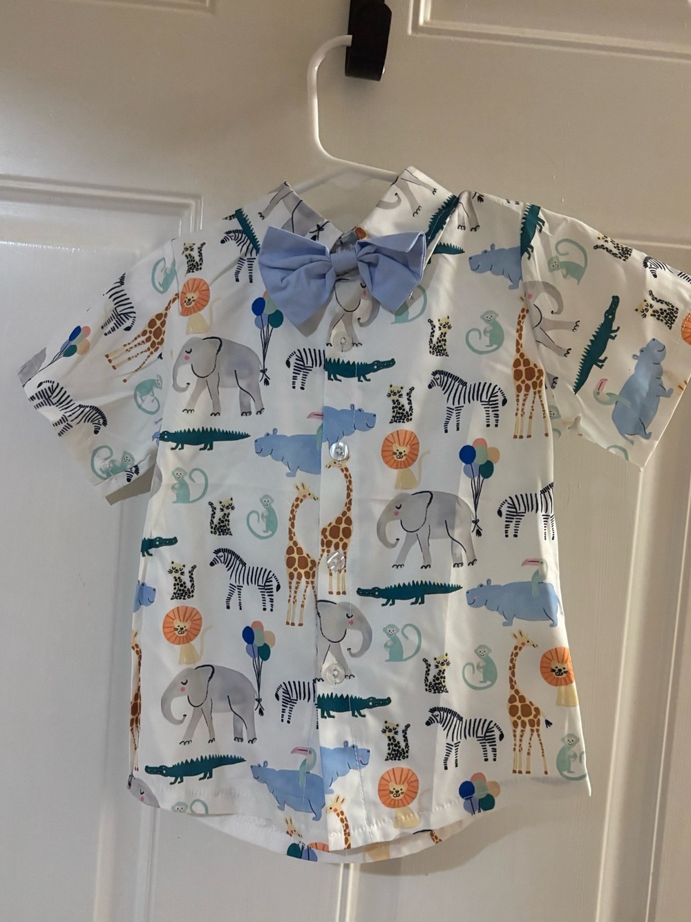 2-3Y Amazon light blue/white Animal Print Button Down Short Sleeve Shorts Set.